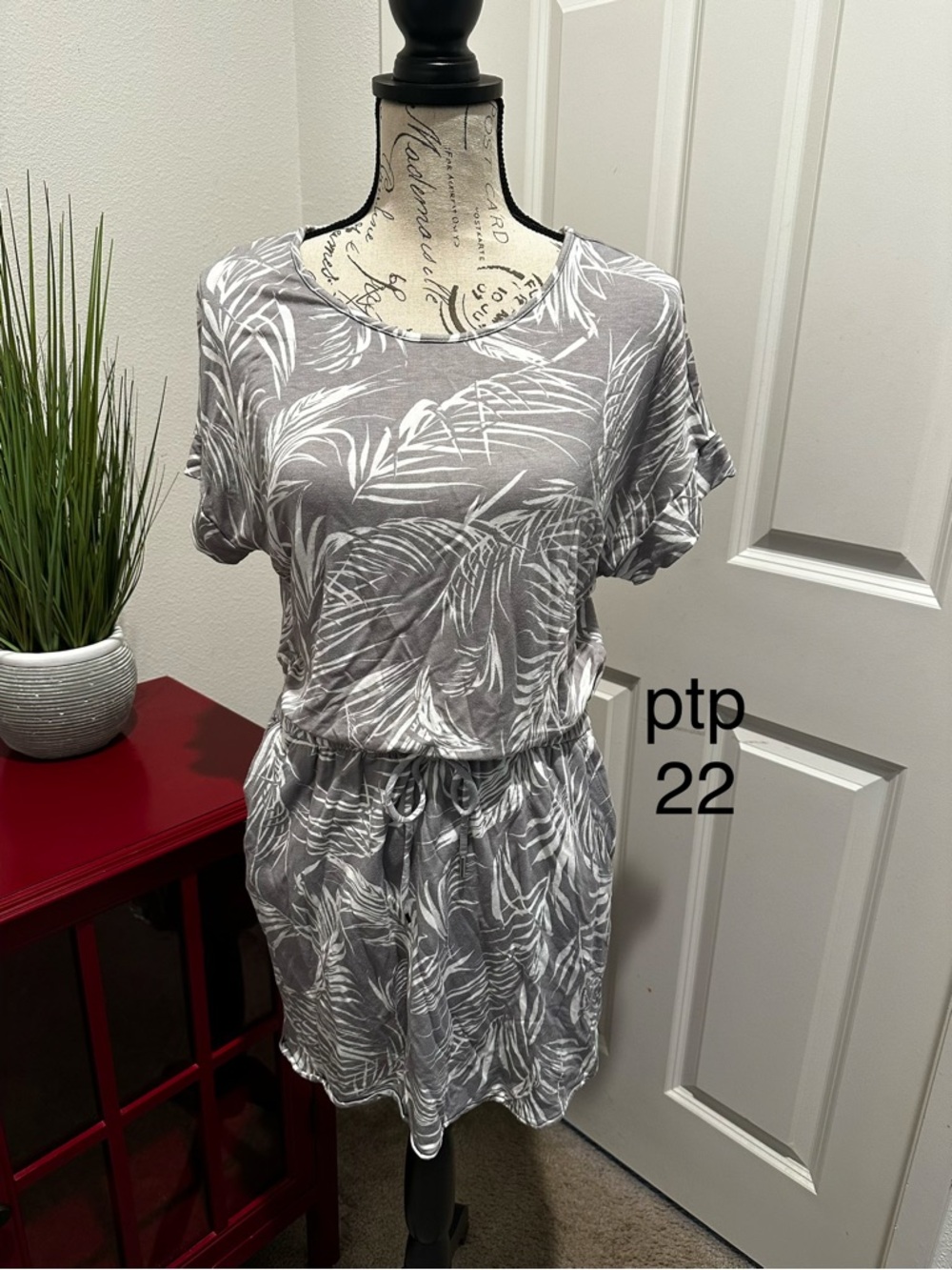 Hilary Radley Gray and White Tropical Print Top
